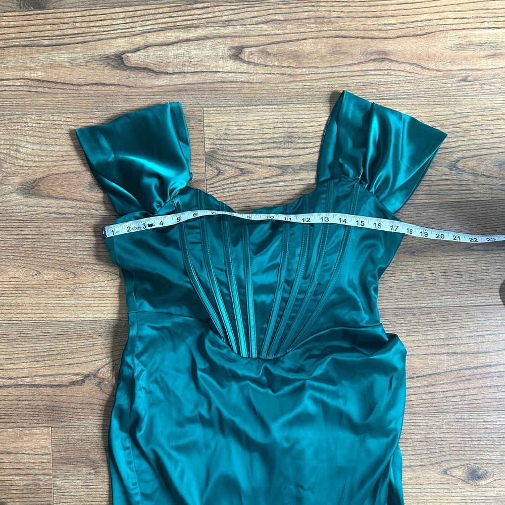 Green silk-like asymmetrical dress - Picture 2 of 4